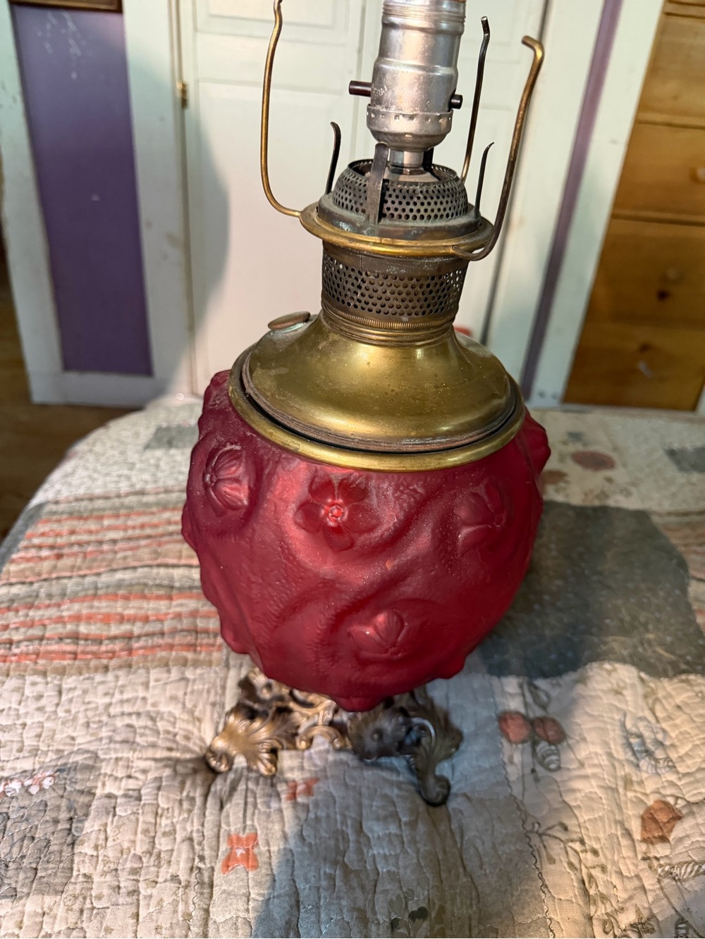 Antique-Style Red Floral Table Lamp - Unbranded